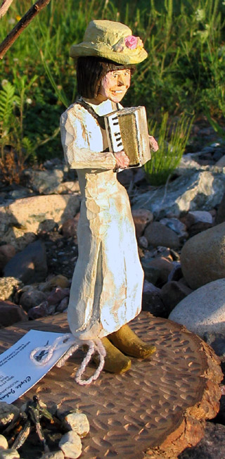 Minnie statuette by woodcarver Clyde Johnson