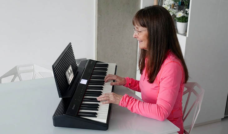 Mary Kay Aufrance plays Roland GO PIANO